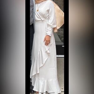 Veiled Elegant Cream Long Sleeve Dress